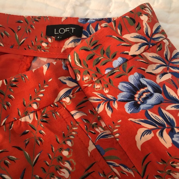 LOFT Floral Pleated Shorts - Picture 4 of 7